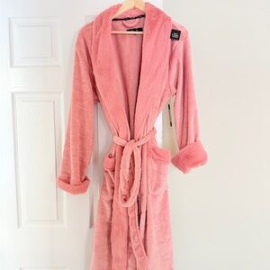 BCBG Soft Pink Plush Robe,size L/XL